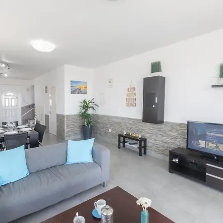 Gorgona Villa Agia Napa