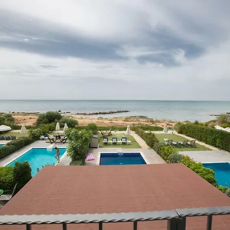 Gorgona * أيا نابا